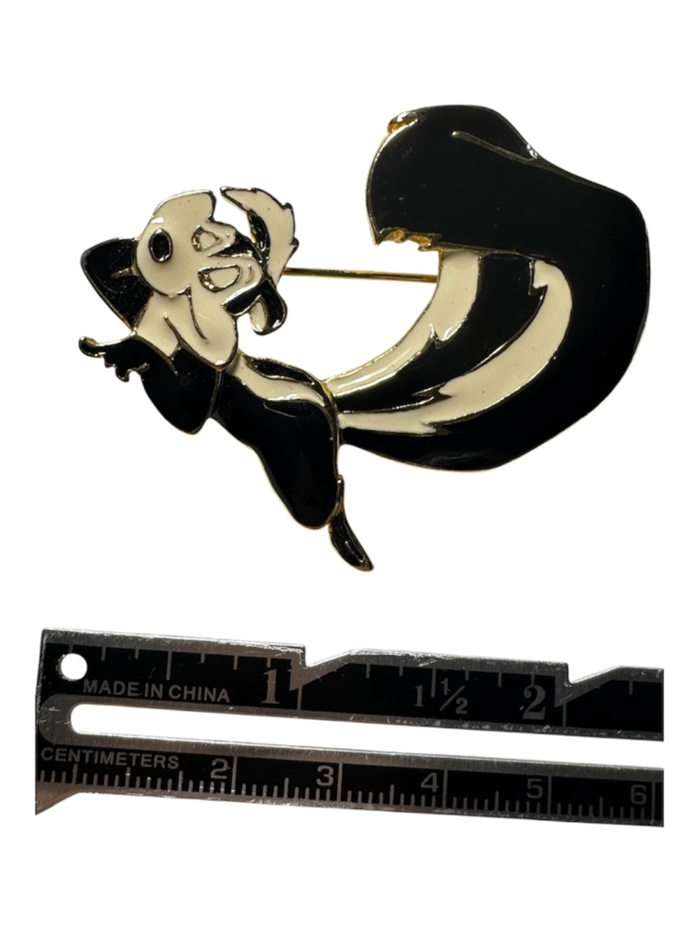 Vintage Black & White Skunk Brooch Enamel Animal Pin Retro Cartoon Style